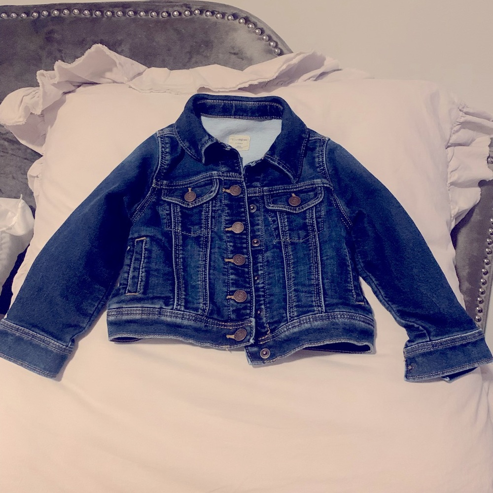 LIKE NEW Gap denim jacket with some stretch EUC